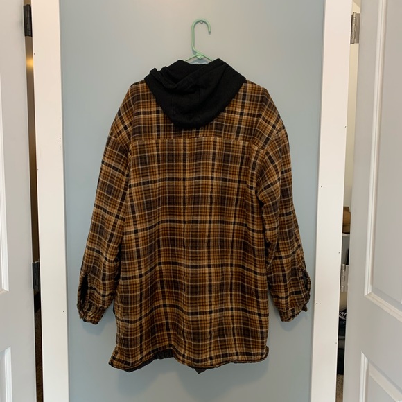 Men’s BTC Outfitters Hooded Flannel Jacket - Picture 2 of 3